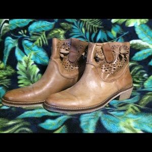 Vera Gomma ankle boots
